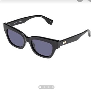 Le Specs
Solid Striped | The Wategos | Black
